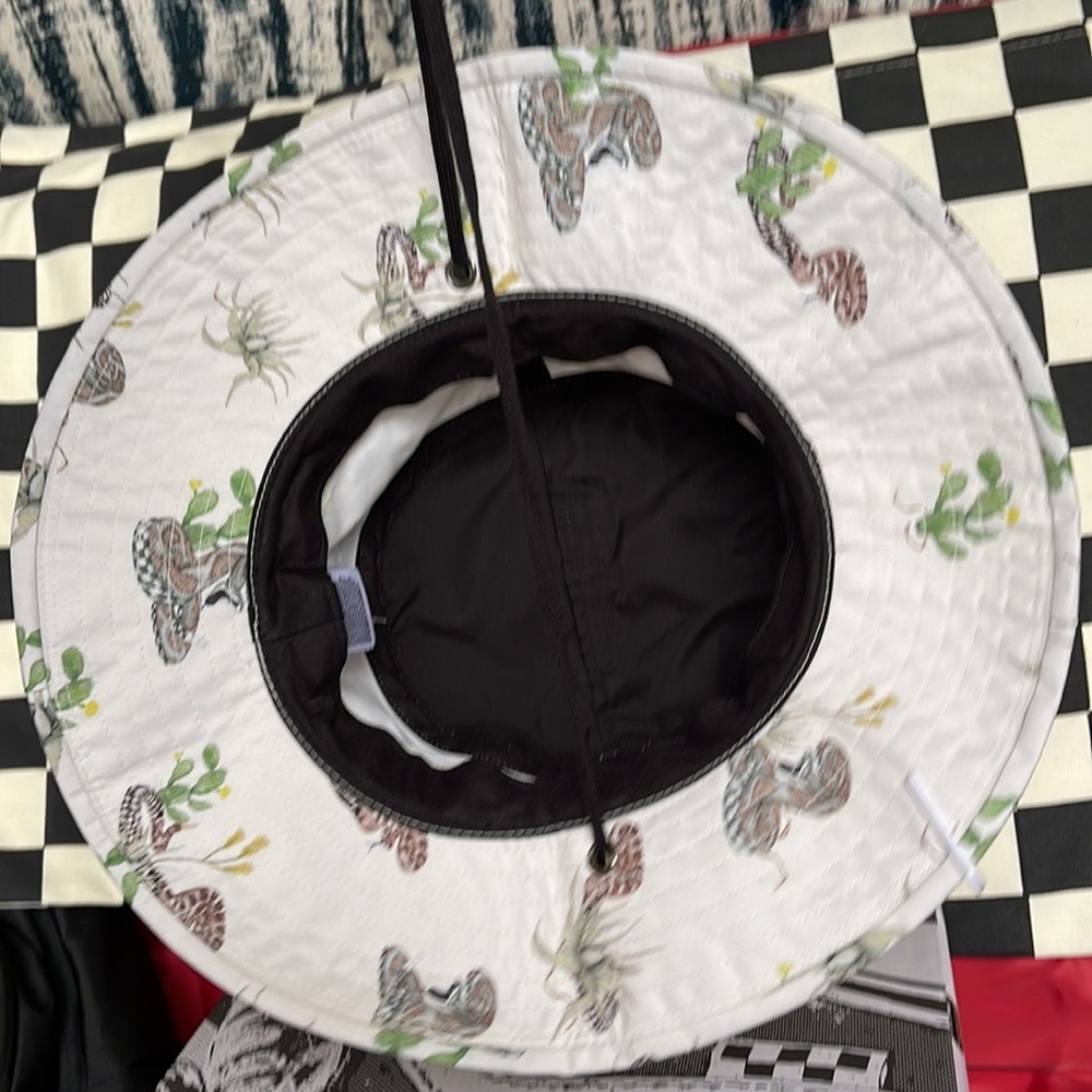 Vans BOONIE BUCKET HAT
COLOR - ANTIQUE WHITE
Desert Snake - Picture 9 of 16